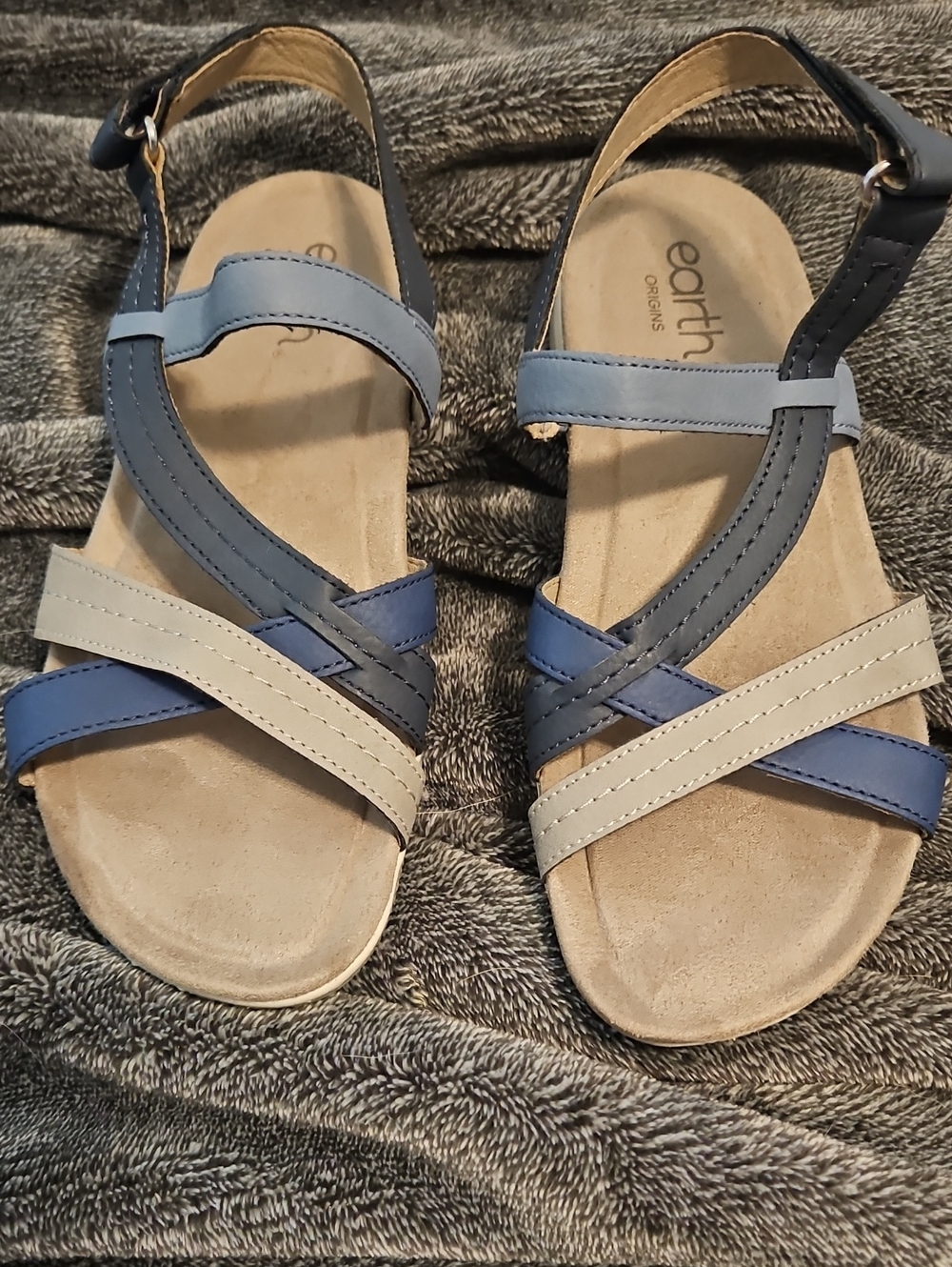 Earth Origins Women's Blue & Cream Strappy Sandals, Size 7 - Picture 4 of 9